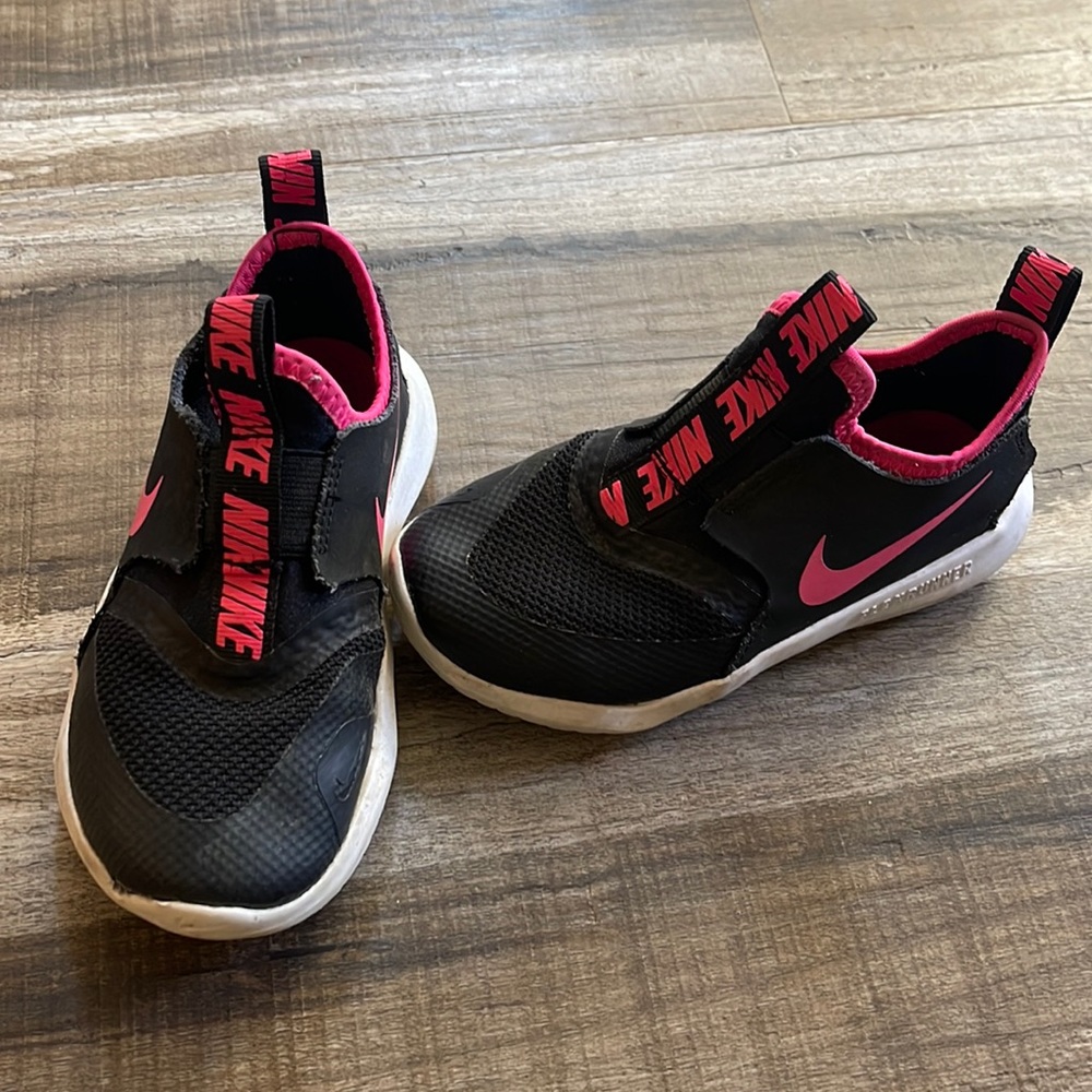 Toddler Nike flex runners
